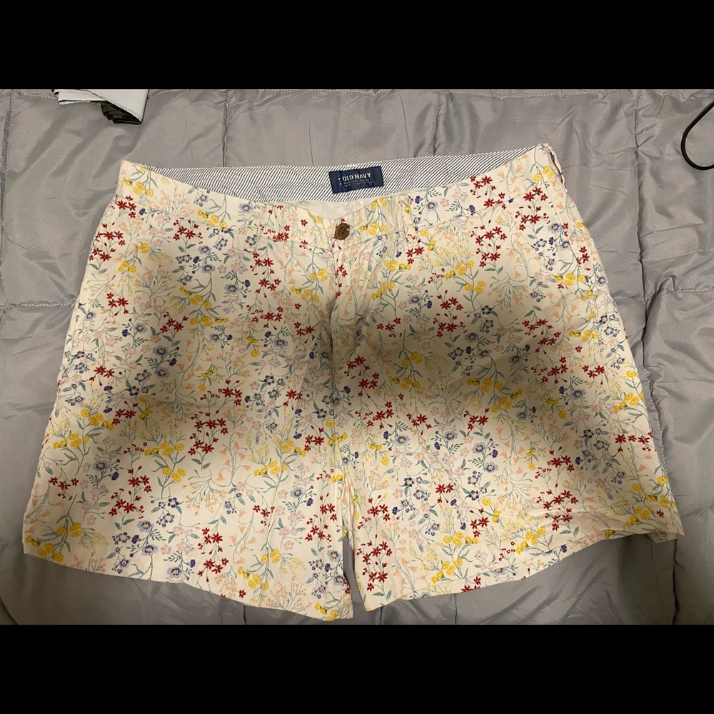 Old Navy Floral Everyday Short Size 16